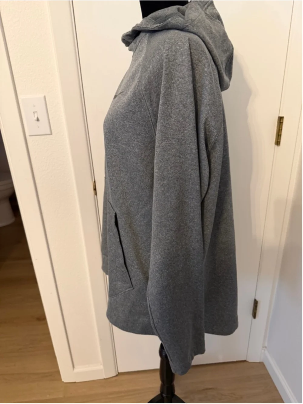Nike Dri-FIT Hoodie Womens Large Gray Pullover Sweatshirt Swoosh Athletic Top
